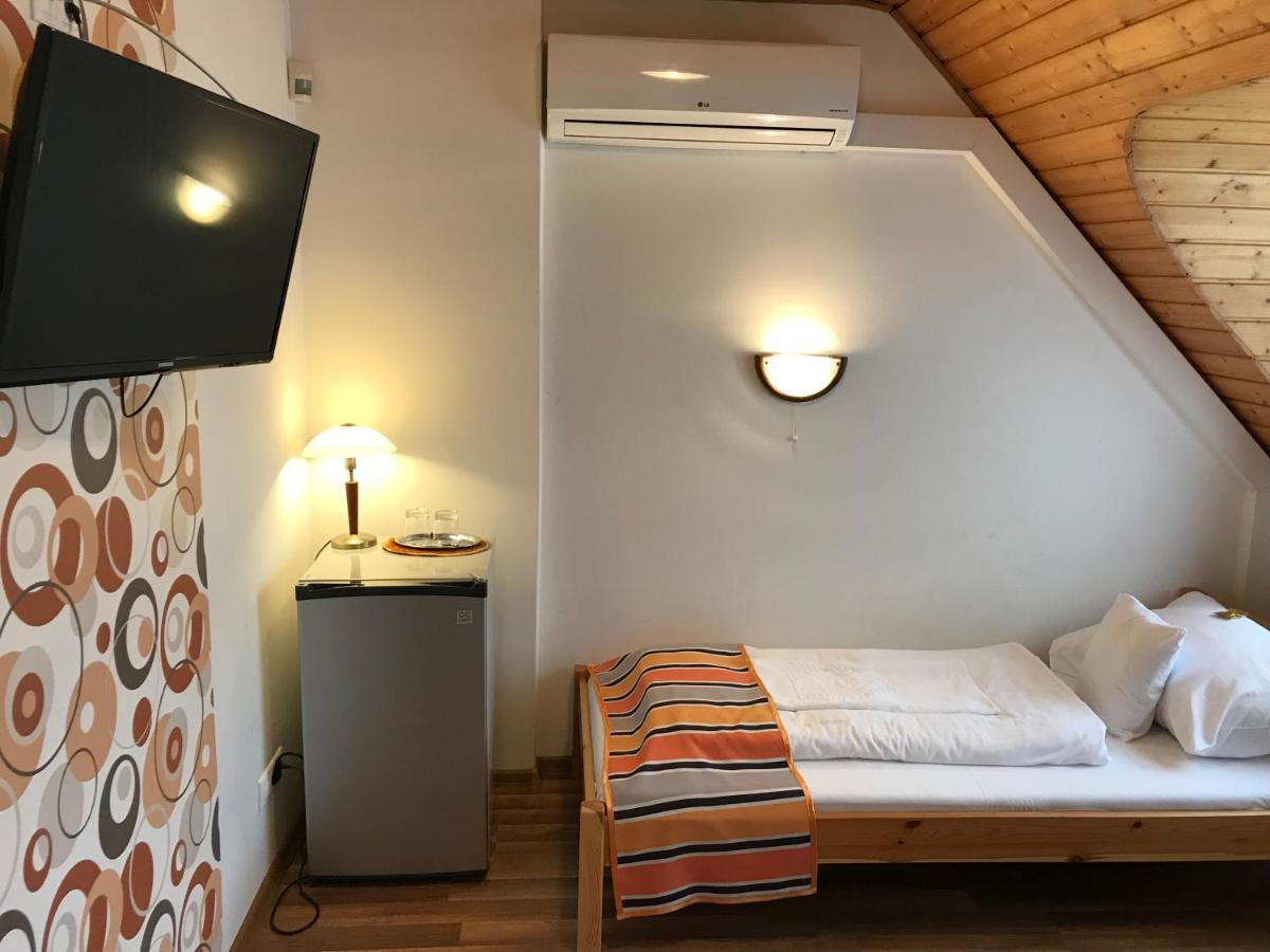 Bed and Breakfast Zoeldteto Panzio Balatonfüred Esterno foto