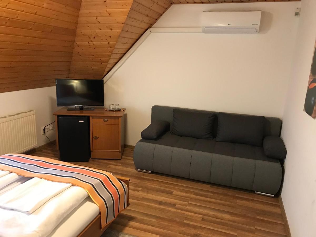 Bed and Breakfast Zoeldteto Panzio Balatonfüred Esterno foto