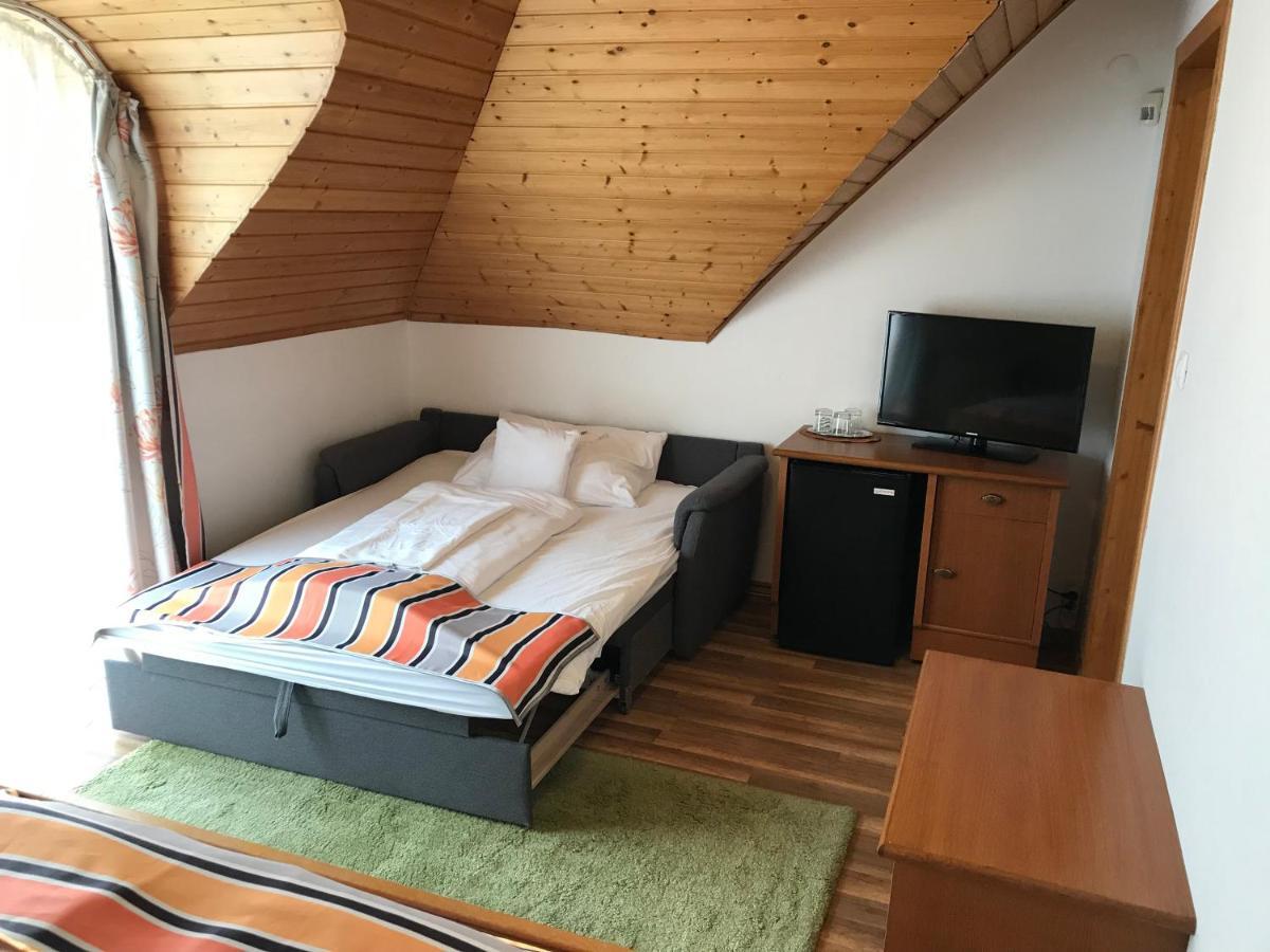 Bed and Breakfast Zoeldteto Panzio Balatonfüred Esterno foto