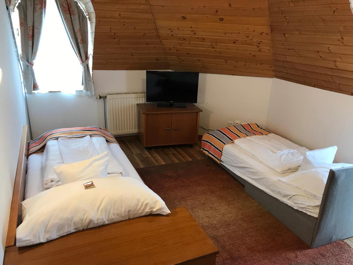 Bed and Breakfast Zoeldteto Panzio Balatonfüred Esterno foto
