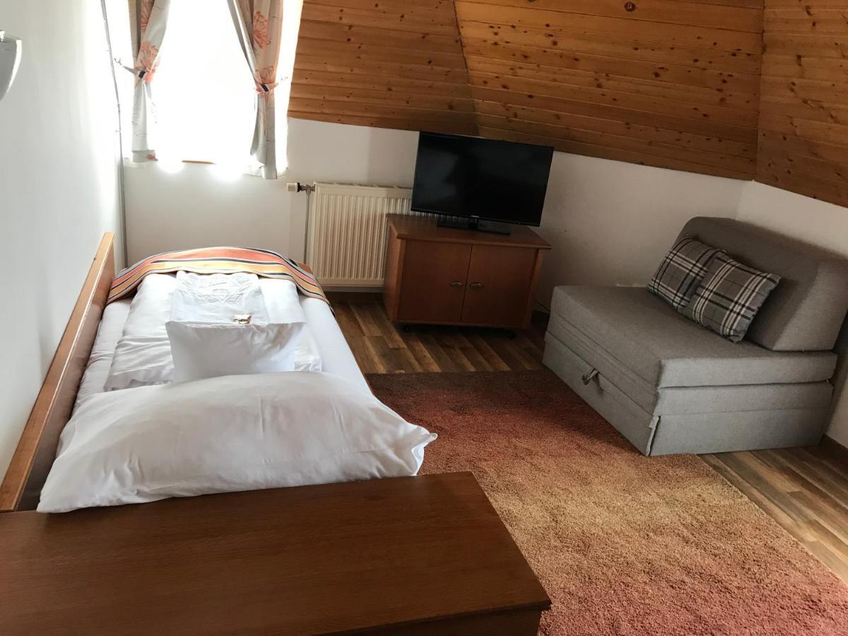 Bed and Breakfast Zoeldteto Panzio Balatonfüred Esterno foto