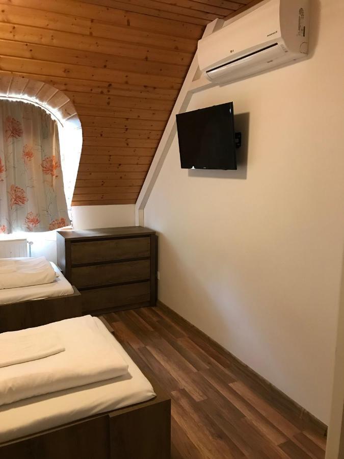 Bed and Breakfast Zoeldteto Panzio Balatonfüred Esterno foto